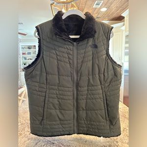 Women’s North Face Reversible Vest Size XL